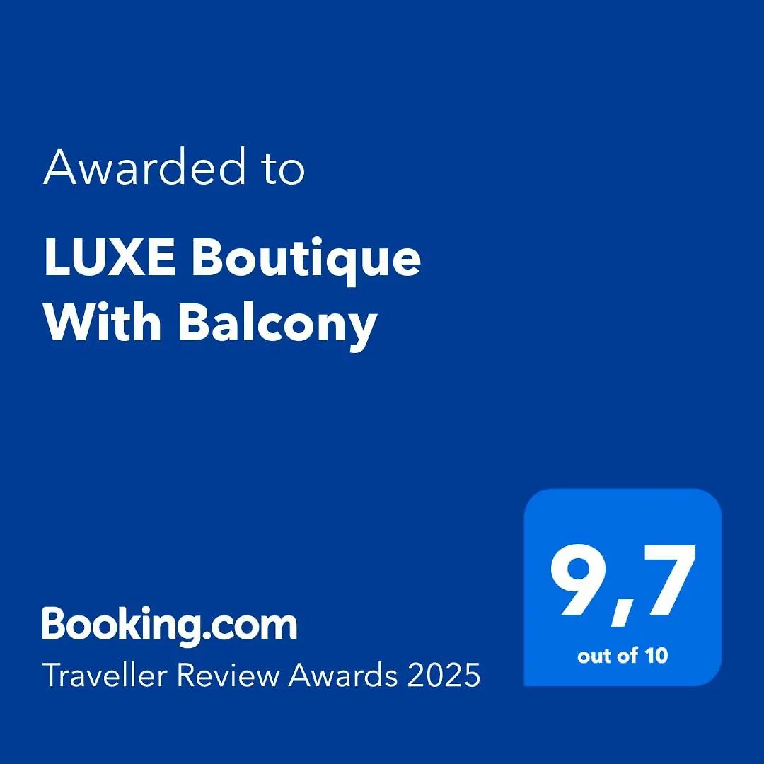 Luxe Boutique With Balcony location